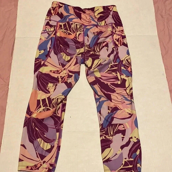 Women’s Activewear Leggings & T- Shirt – Size 8 /10 – Excellent Condition - - Picture 11 of 11